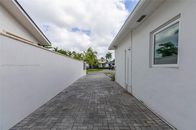 Building Photo - 5920 SW 46th St