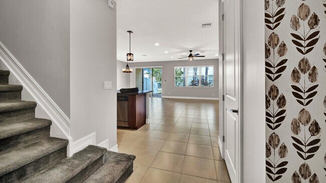 Building Photo - 94 Palm Ln