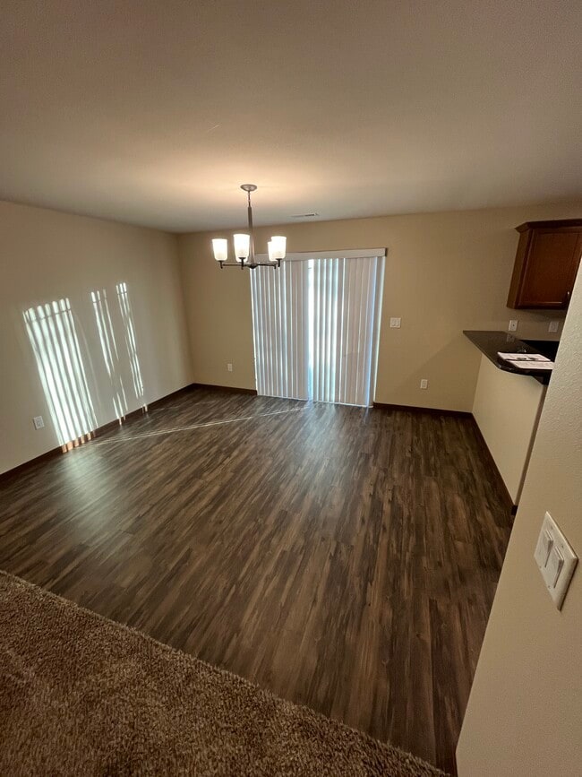 Building Photo - 55 Jaro Wy