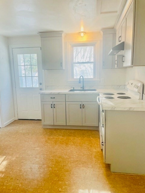 Building Photo - 181 School St