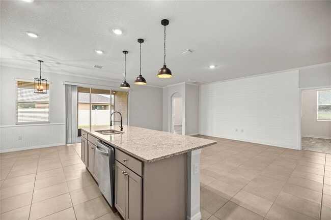 Building Photo - 8810 SW 63rd Ave