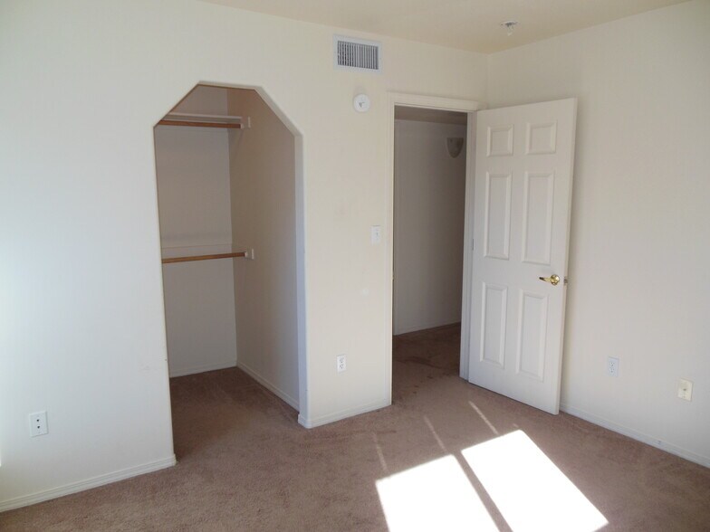 Building Photo - 1100 Goeglein Gulch #149