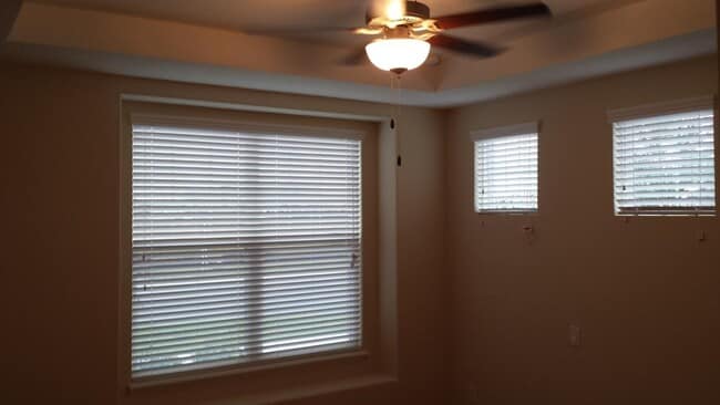 Building Photo - 3 Bed 2.5 Bath Tech Savy Corner Townhouse ...