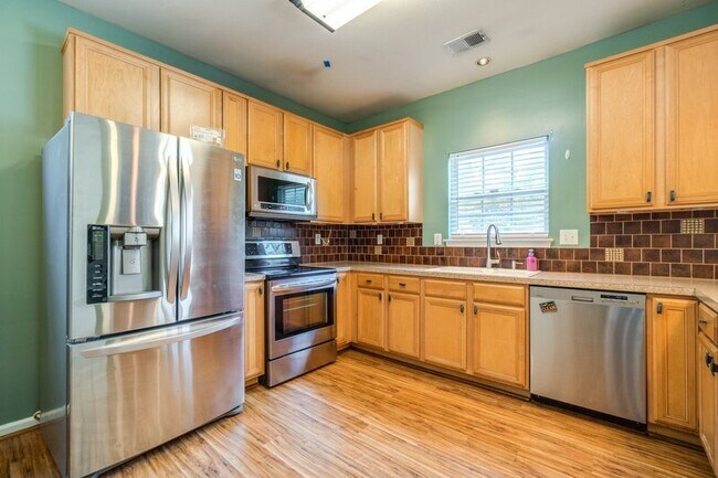 Building Photo - 3701 Bay Crescent