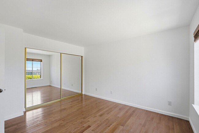Building Photo - Remodeled 2 Bed, 2 Bath Townhouse in Petaluma's Morningstar Community