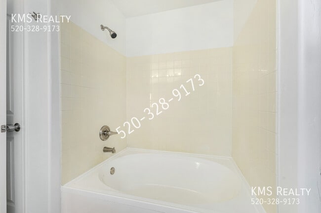 Building Photo - 9945 E Star Vista Dr