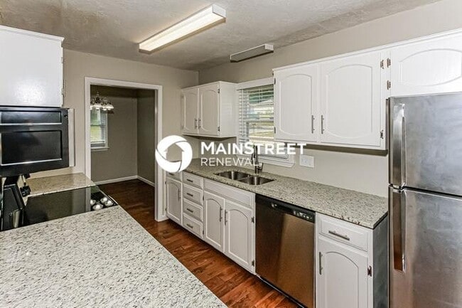 Building Photo - 3 Bedroom Pet-Friendly Home in LEAVENWORTH, KS with Main Street Renewal