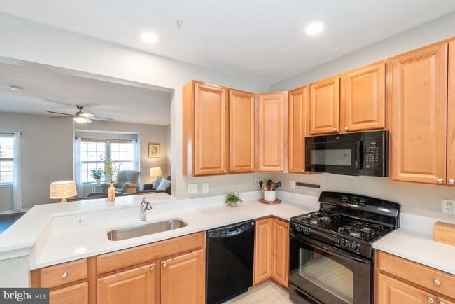 Building Photo - 7254 Mockingbird Cir