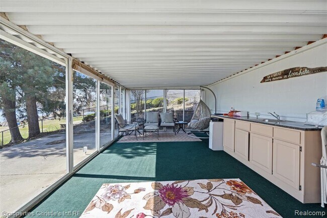 Building Photo - 2739 Lakeridge Ave