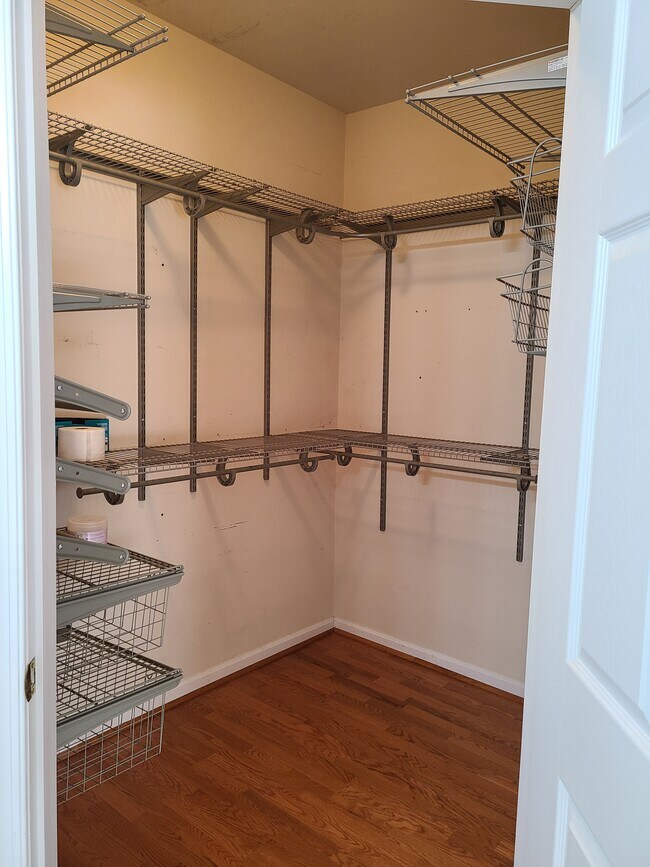 Building Photo - 4550 Strutfield Ln