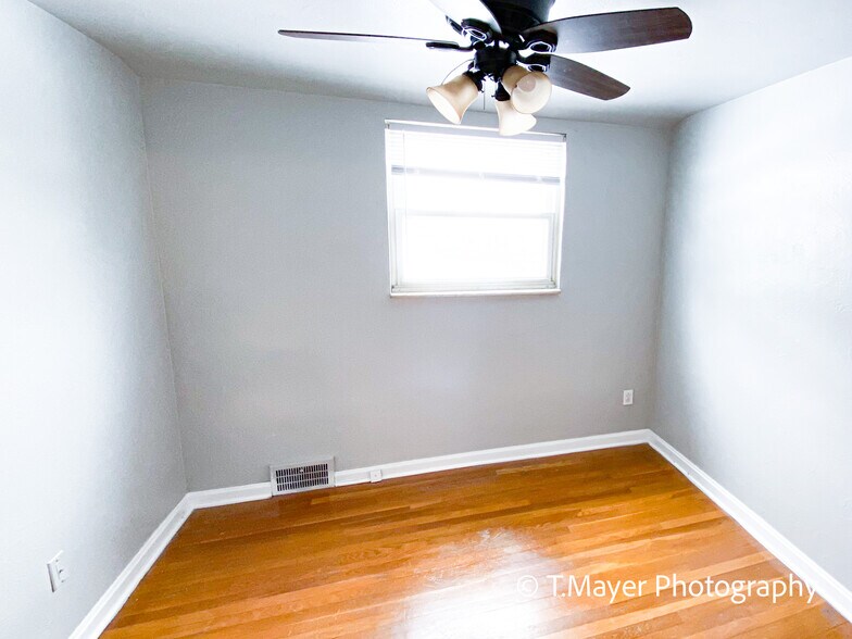 Building Photo - 1735 Helen Dr