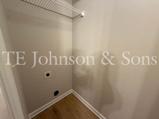 Building Photo - 3355 Kensington Pl
