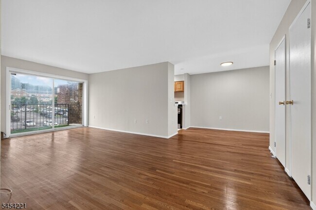 Building Photo - 765 Vose Ave