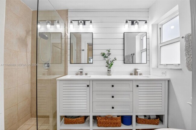 Building Photo - 9592 Majestic Way