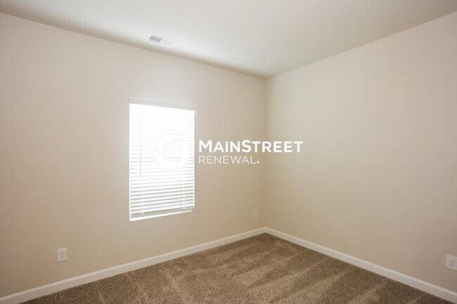 Building Photo - 3 Bedroom Pet-Friendly Home in Charlotte, NC with Main Street Renewal