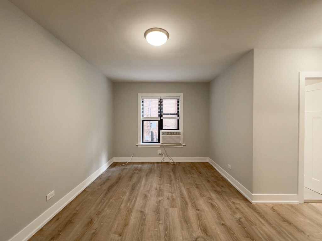 Building Photo - 434 W Belden Ave