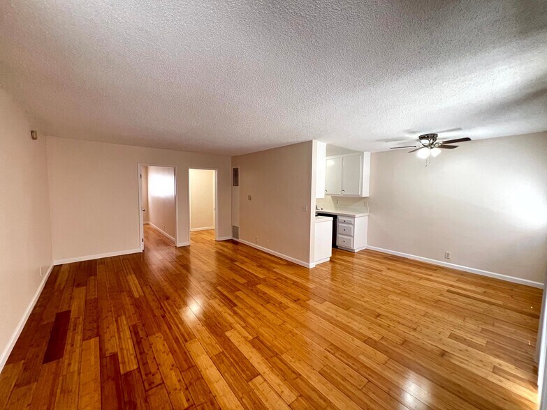 Building Photo - 1317 S Bundy Dr