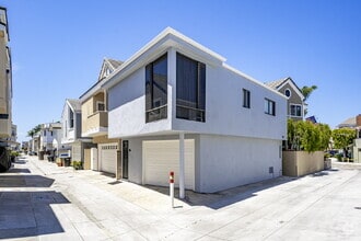 Building Photo - "Charming Furnished Retreat: Classic Cozy ...