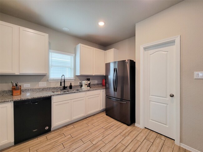 Building Photo - 24802 Winema Wds Ln