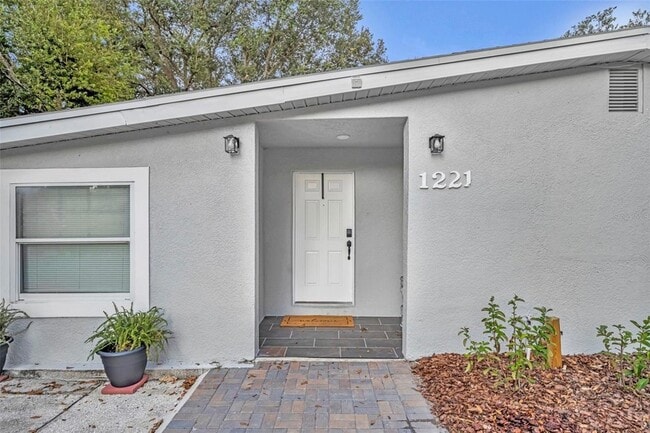 Building Photo - 1221 Elinore Dr