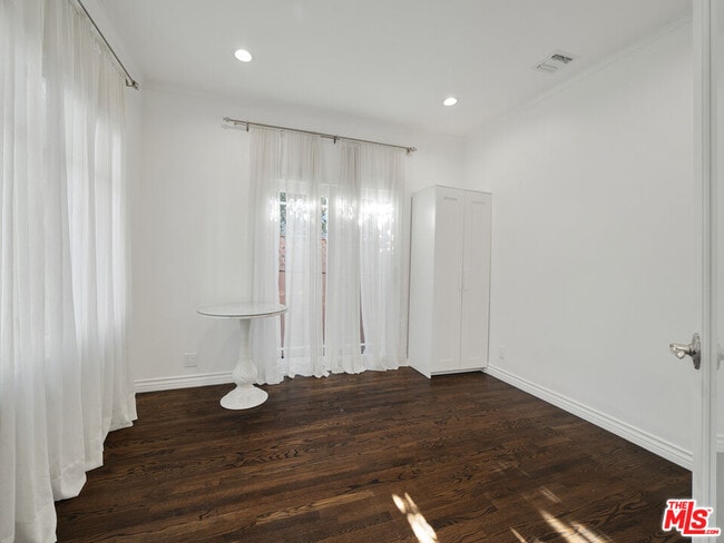 Building Photo - 743 N Orange Dr