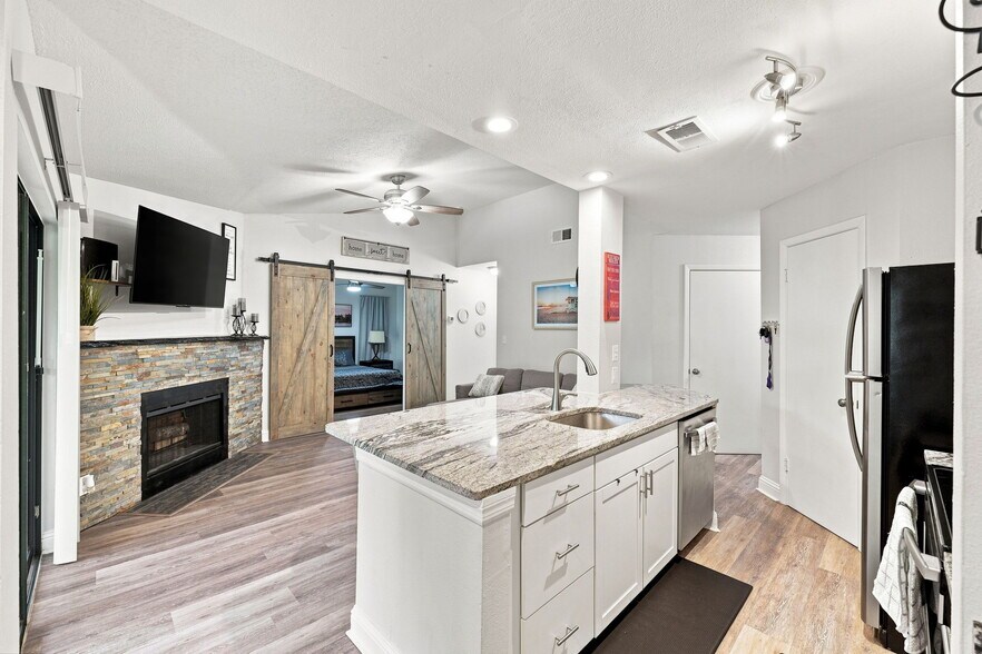Building Photo - 8630 Mallard Reserve Dr