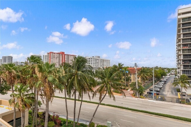 Building Photo - 2030 S Ocean Dr