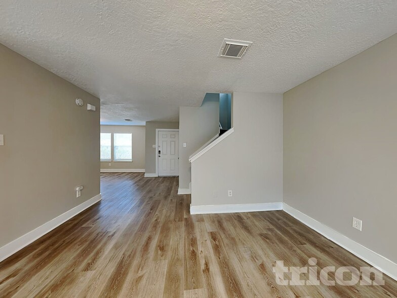 Building Photo - 21899 Pinewilde Ct