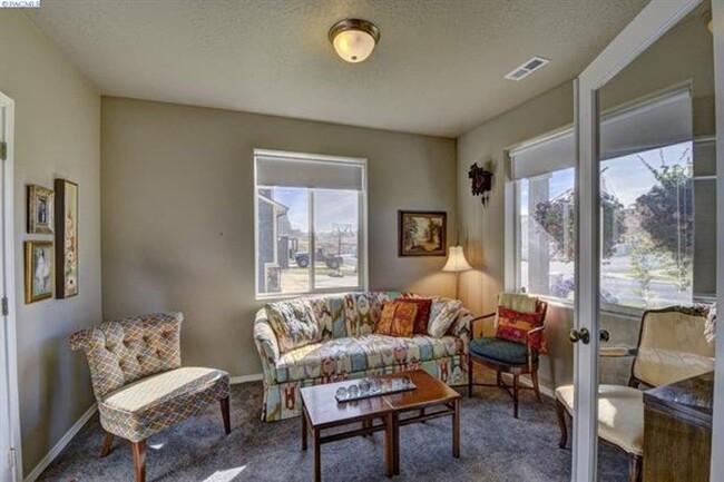 Building Photo - Immaculant 4BD/2.5BA Single Family Home on...