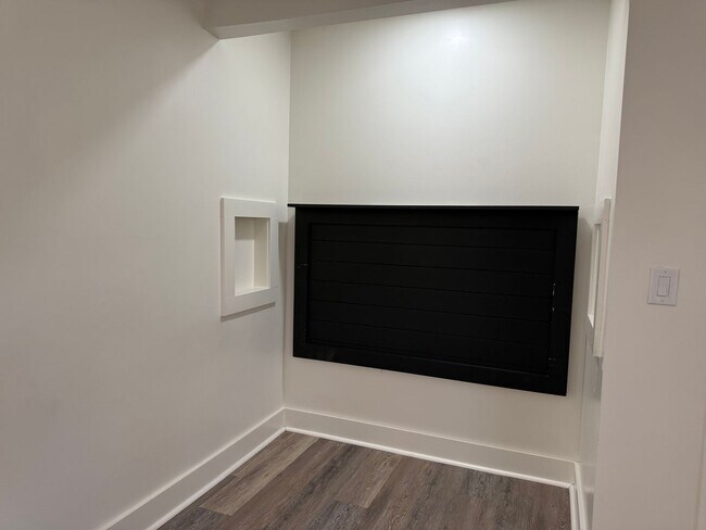 Building Photo - 230 13th Ave Pl NW