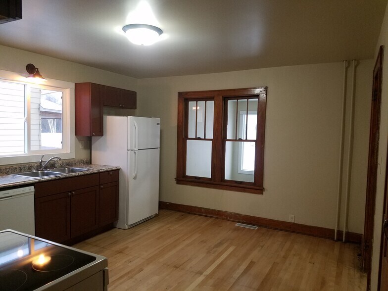 Kitchen - 249 Healy Ave
