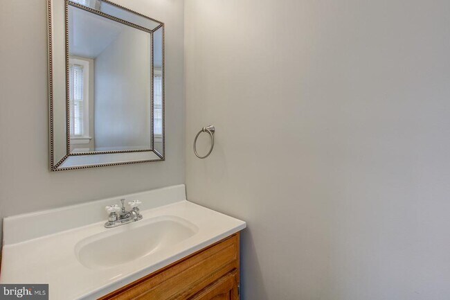 Building Photo - 8414 W Boulevard Dr