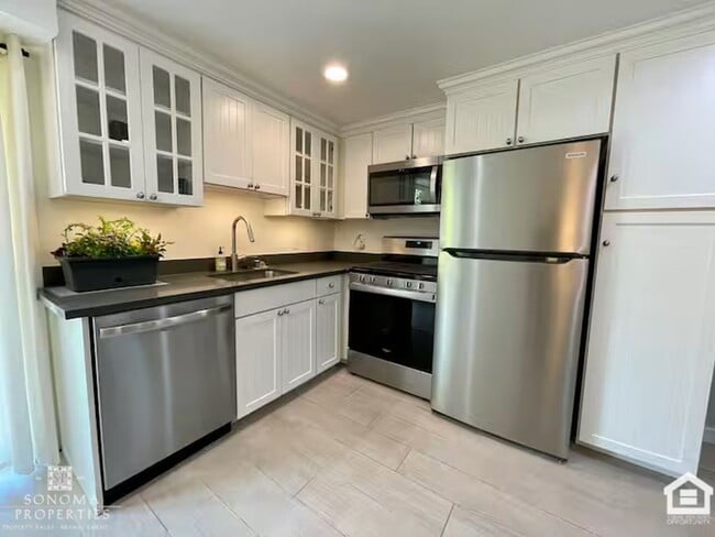 Building Photo - 1 Bedroom ADU with Sweeping Views