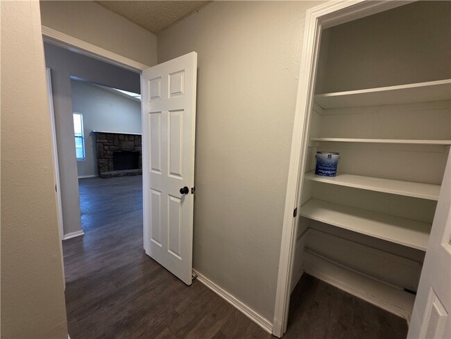 Building Photo - 1008 N Turtle Creek Dr