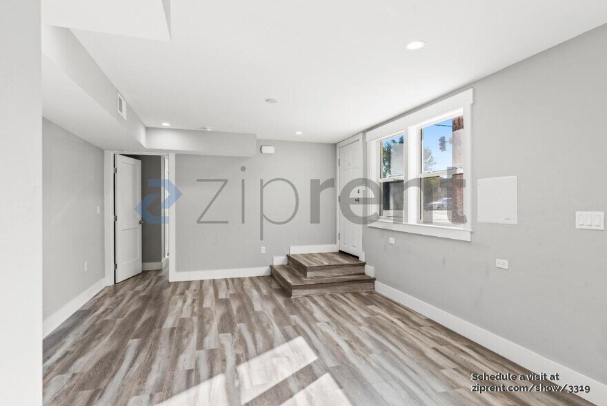 Building Photo - Unit A