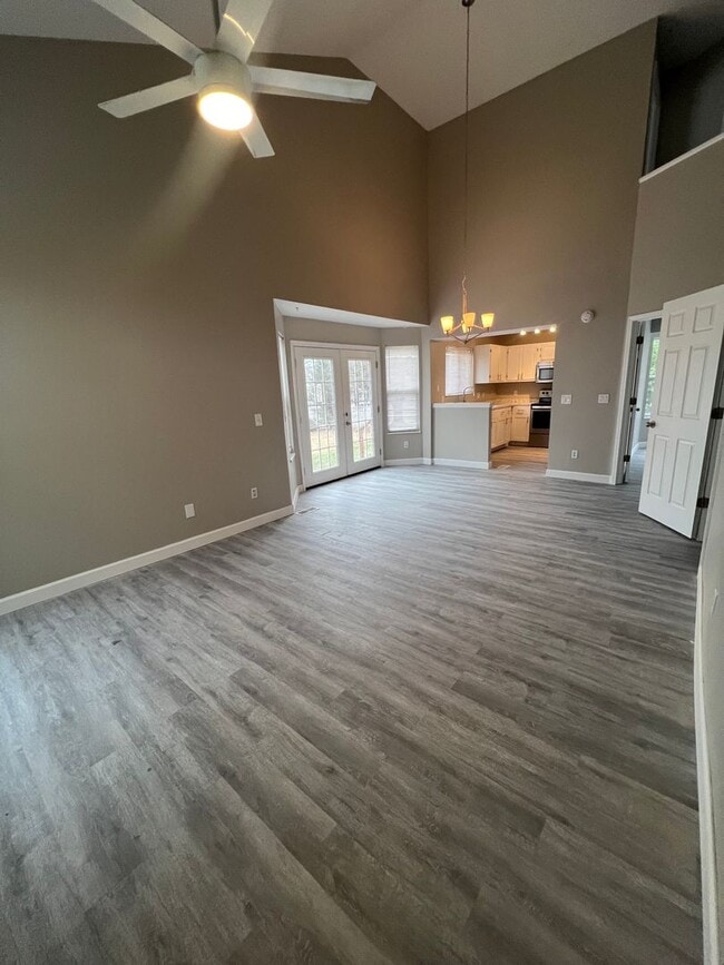 Building Photo - 716 Liberty Village Dr