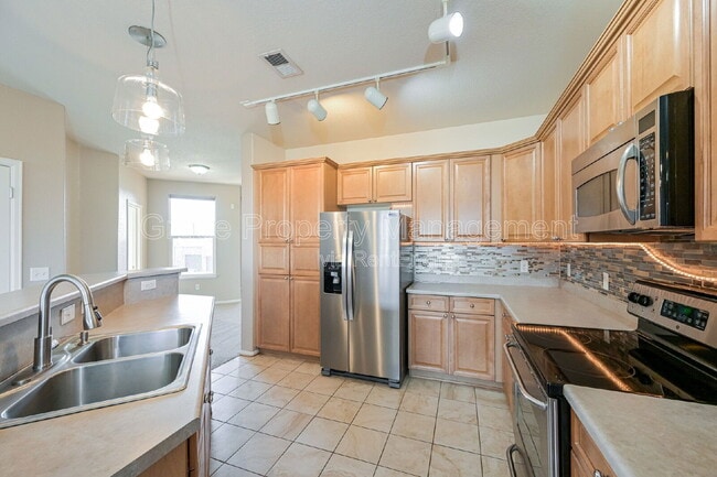 Building Photo - 2230 S Vaughn Way