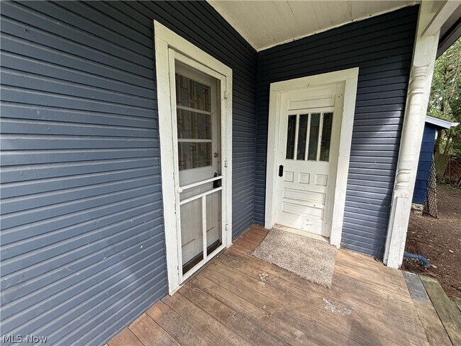 Building Photo - 131 W Miller Ave