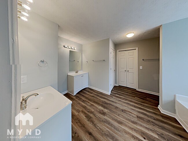 Building Photo - 3856 Cedar Trace Ln