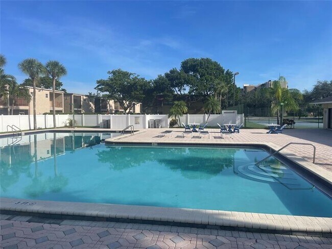 Building Photo - 3336 Quail Close