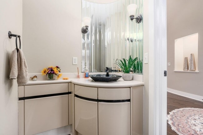 Building Photo - 4602 Sandwich Ct