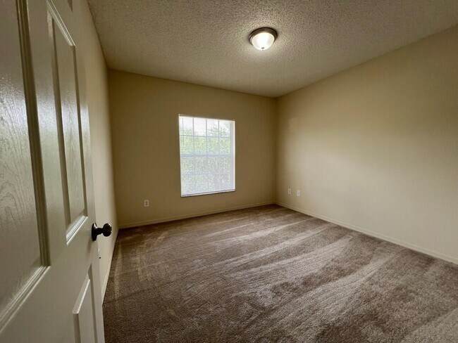 Building Photo - 5016 Lantana Rd