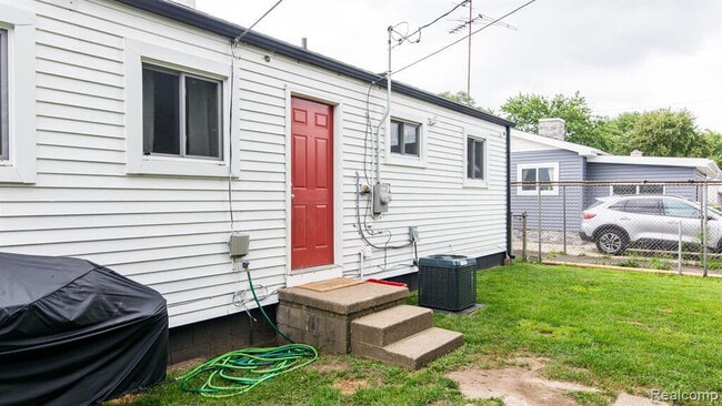 Building Photo - 1203 Commonwealth Ave