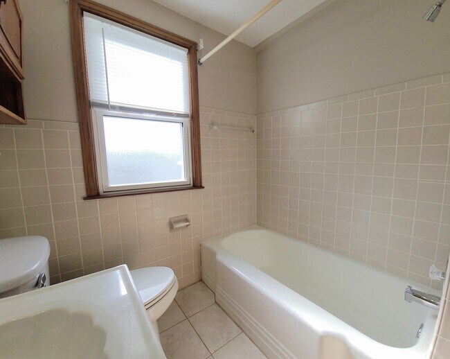 Building Photo - 185 N 90th St