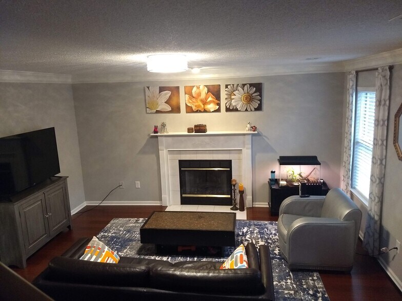 Building Photo - 4842 Habersham Ln