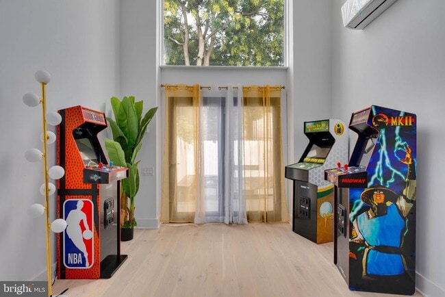 Building Photo - 528 N 22nd St