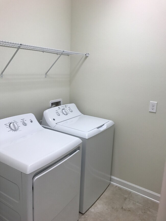 Building Photo - 3/2 Plus Den Located in Summerlake $2895