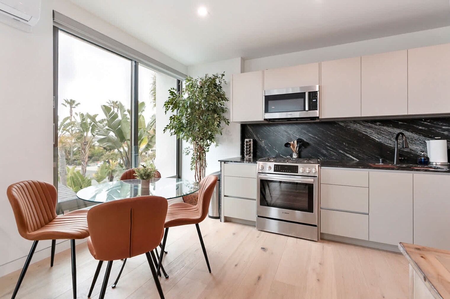 Building Photo - 5511 Los Robles Dr