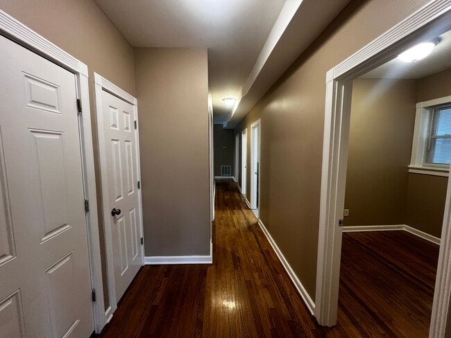 Building Photo - 735 N Hamlin Ave