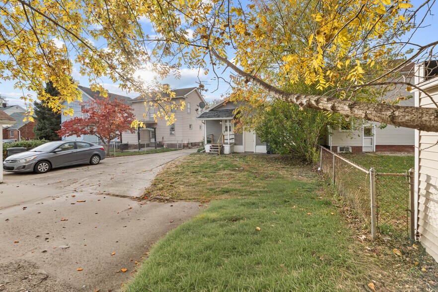 Building Photo - 1005 Woodsdale Ave